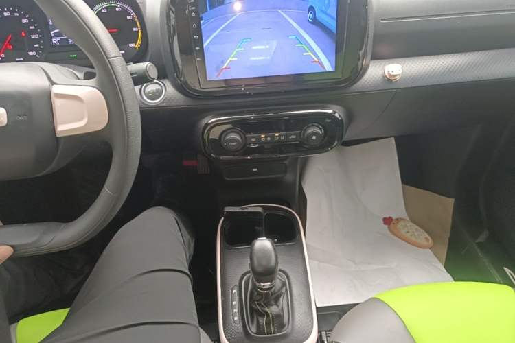 Used Roewe Clever 2021 302 km New Four-Seater Super-Efficient Version Gear Lever