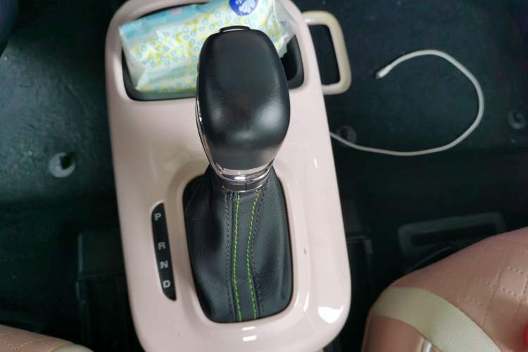 Used Roewe Clever 2021 302 km New Four-Seater Super-Efficient Version Gear Lever