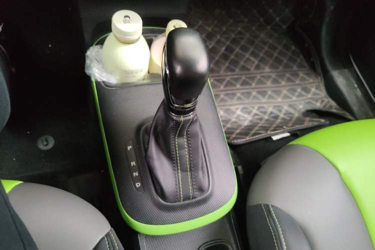 Used Roewe Clever 2021 302 km New Four-Seater Super-Efficient Version Gear Lever