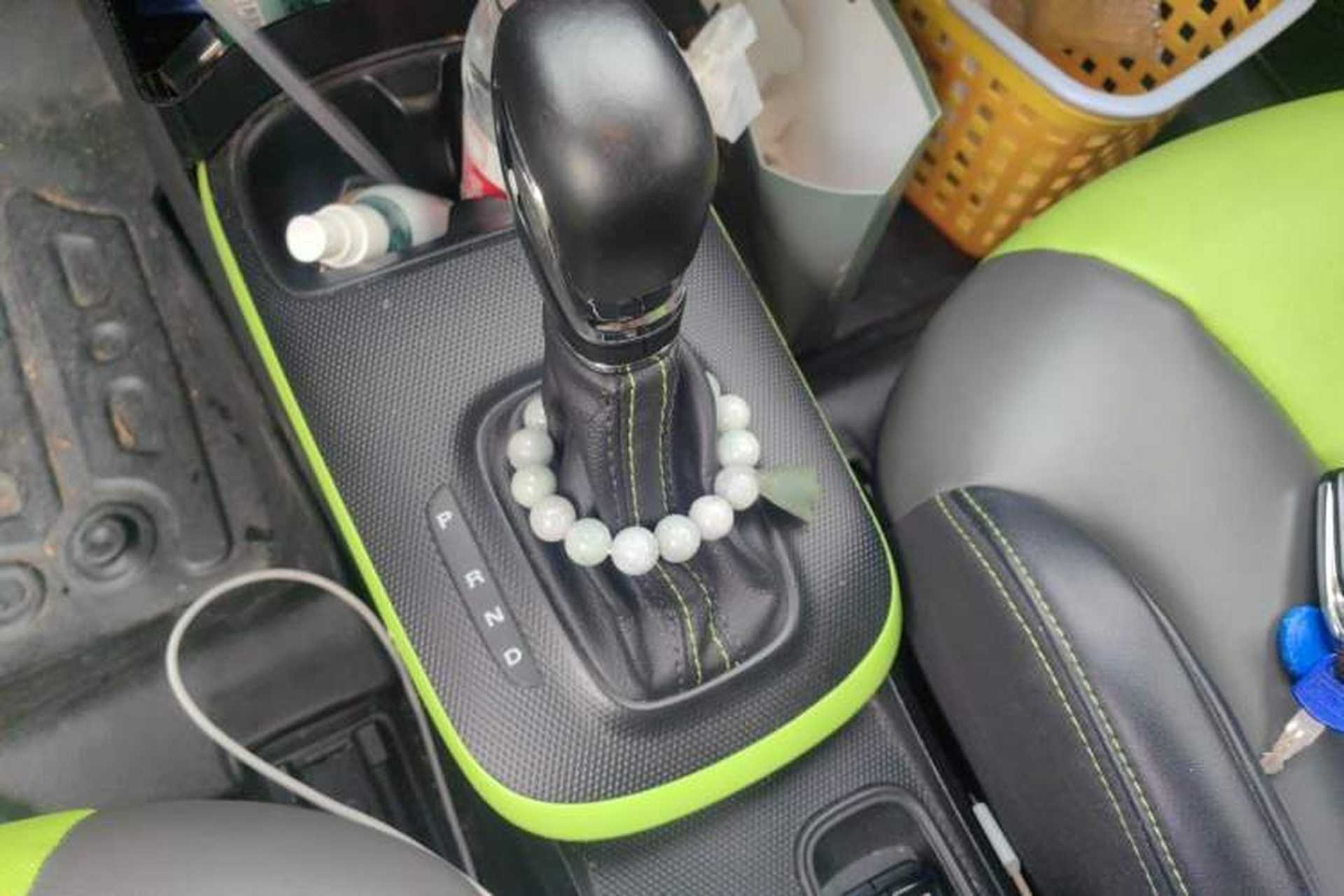 Used Roewe Clever 2021 302 km New Four-Seater Super-Efficient Version Gear Lever