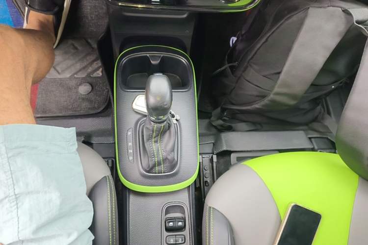 Used Roewe Clever 2021 302 km New Four-Seater Super-Efficient Version Gear Lever