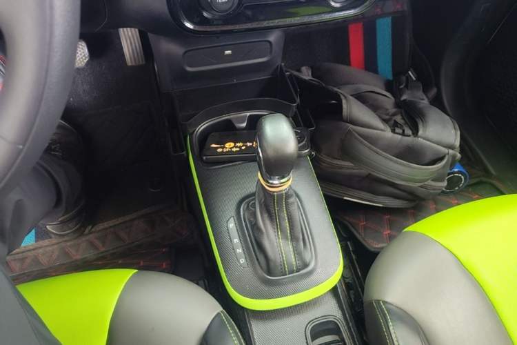 Used Roewe Clever 2021 302 km New Four-Seater Super-Efficient Version Gear Lever
