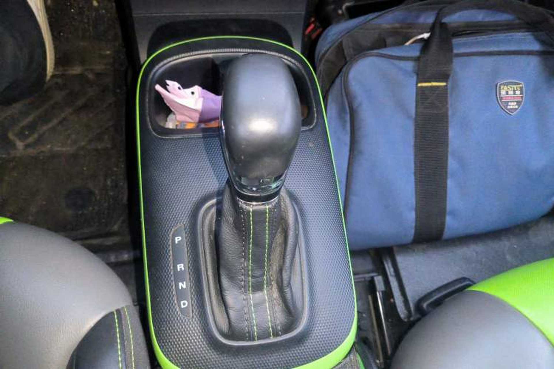 Used Roewe Clever 2021 302 km New Four-Seater Super-Efficient Version Gear Lever