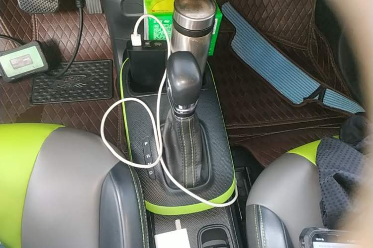 Used Roewe Clever 2021 302 km New Four-Seater Super-Efficient Version Gear Lever