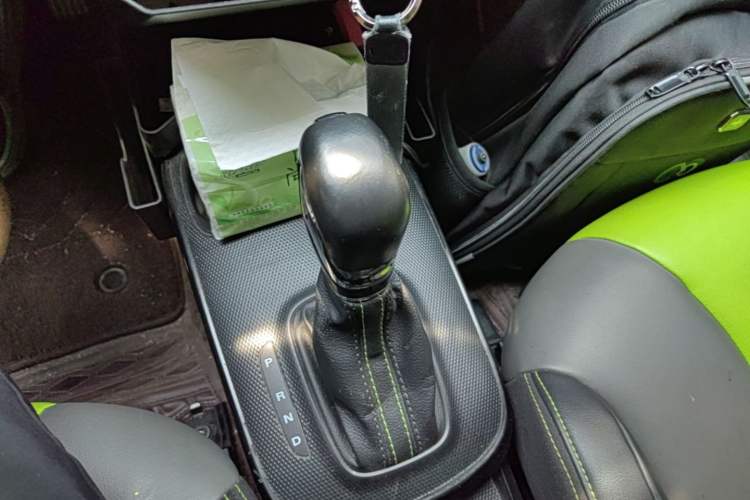 Used Roewe Clever 2021 302 km New Four-Seater Super-Efficient Version Gear Lever