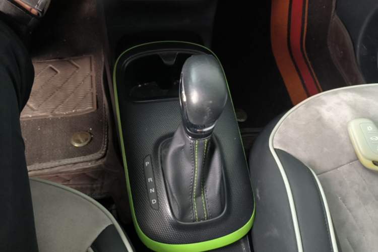 Used Roewe Clever 2021 302 km New Four-Seater Super-Efficient Version Gear Lever