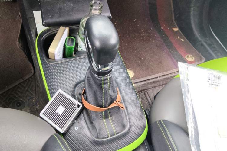 Used Roewe Clever 2021 302 km New Four-Seater Super-Efficient Version Gear Lever