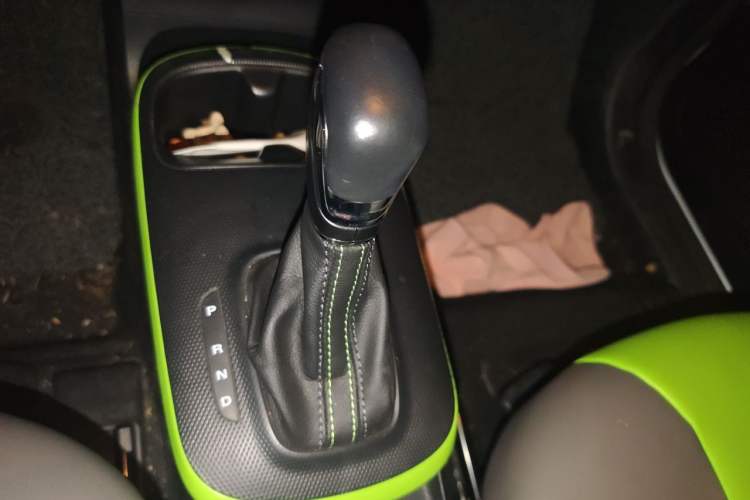 Used Roewe Clever 2021 302 km New Four-Seater Super-Efficient Version Gear Lever