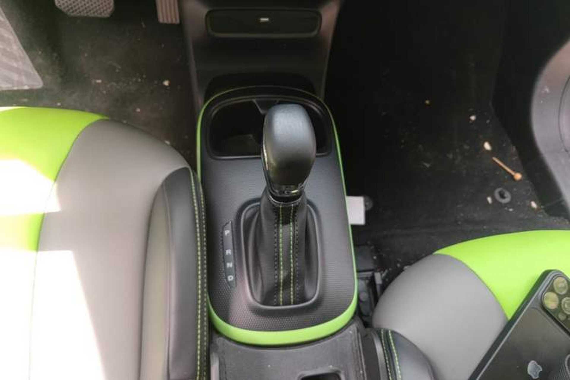 Used Roewe Clever 2021 302 km New Four-Seater Super-Efficient Version Gear Lever