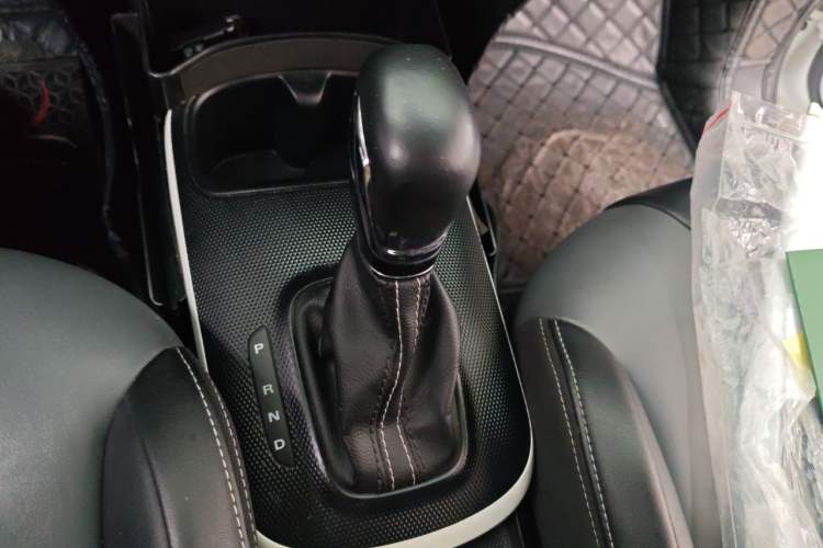 Used Roewe Clever 2021 302 km New Four-Seater Super-Efficient Version Gear Lever