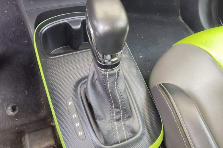 Used Roewe Clever 2021 302 km New Four-Seater Super-Efficient Version Gear Lever