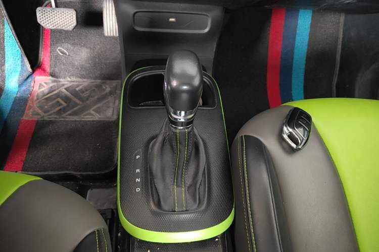 Used Roewe Clever 2021 302 km New Four-Seater Super-Efficient Version Gear Lever