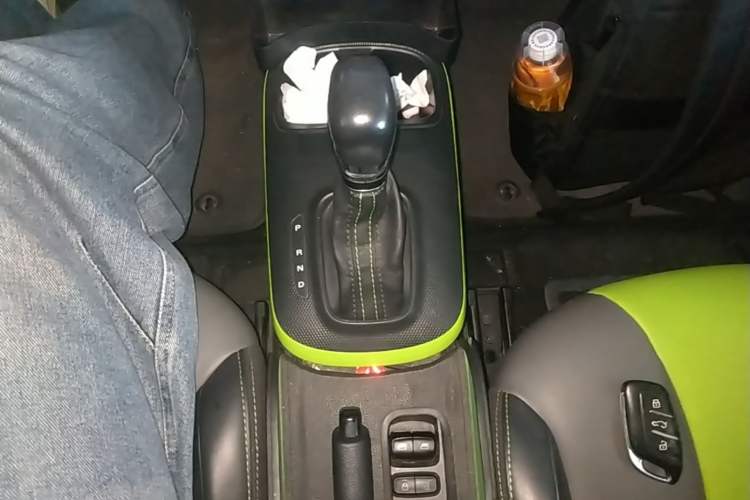 Used Roewe Clever 2021 302 km New Four-Seater Super-Efficient Version Gear Lever