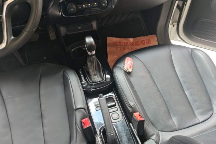 Used Roewe Clever 2021 302 km New Four-Seater Super-Efficient Version Gear Lever