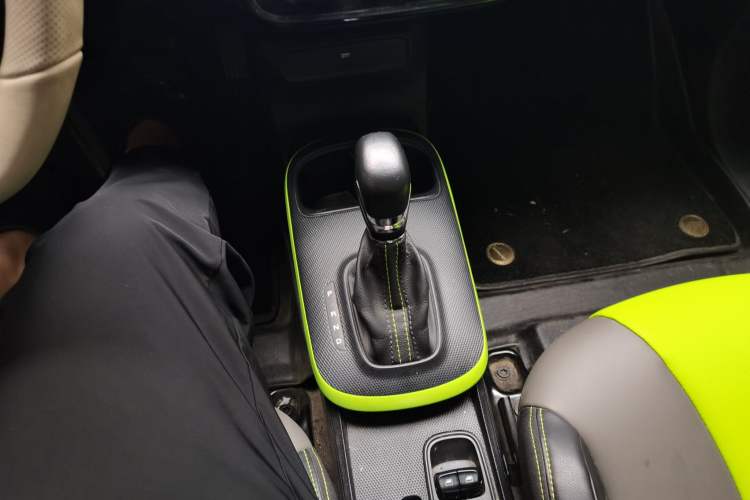 Used Roewe Clever 2021 302km All-Round Version Gear Lever