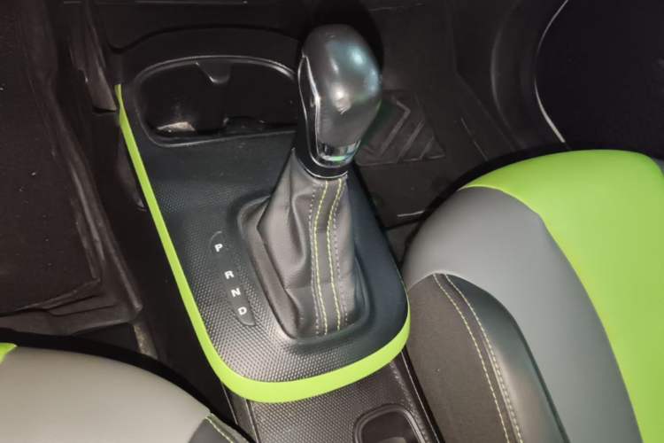 Used Roewe Clever 2021 302 km New Four-Seater Super-Efficient Version Gear Lever