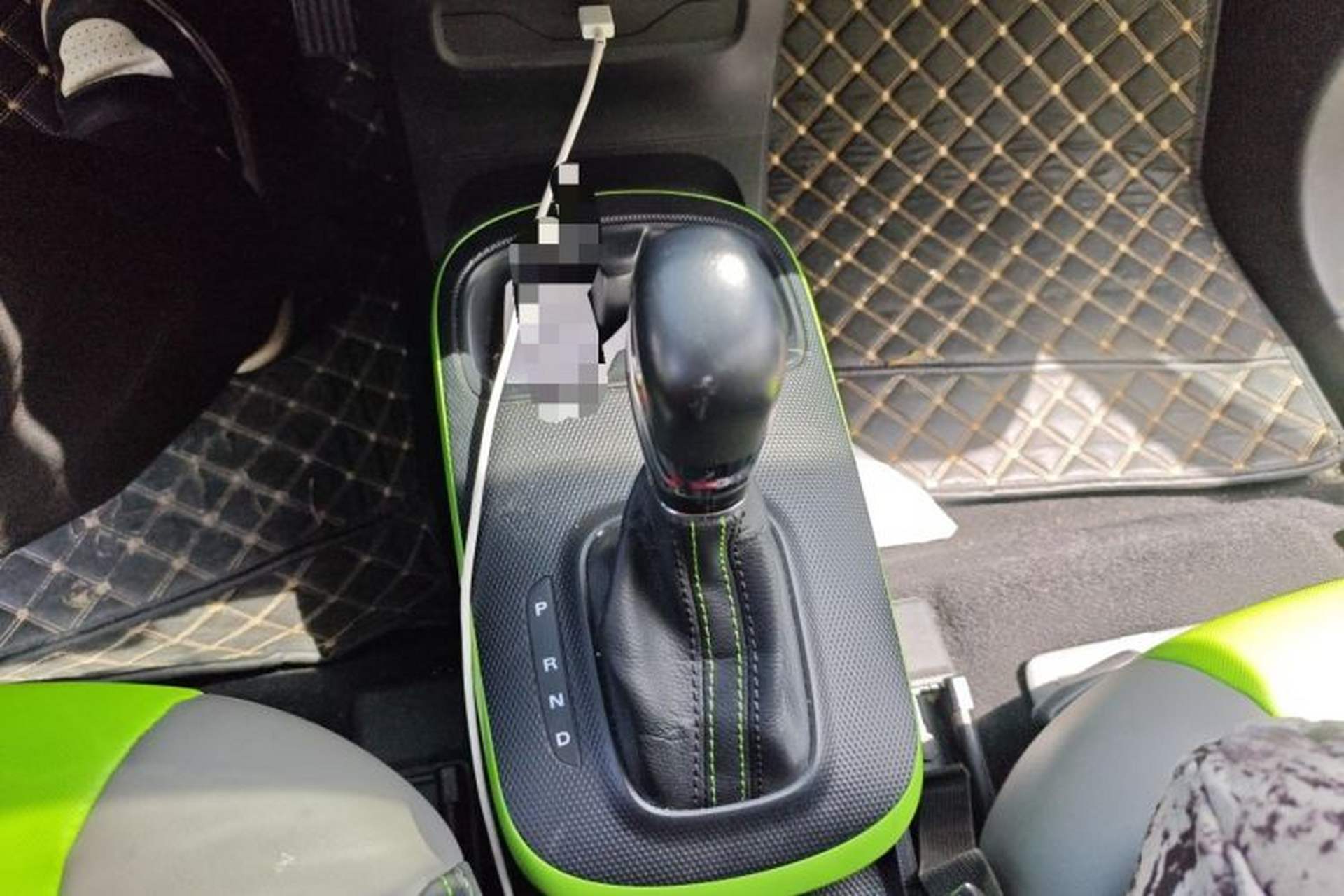 Used Roewe Clever 2021 302 km New Four-Seater Super-Efficient Version Gear Lever