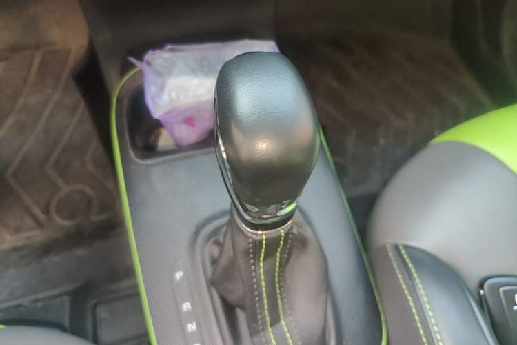 Used Roewe Clever 2021 302 km New Four-Seater Super-Efficient Version Gear Lever