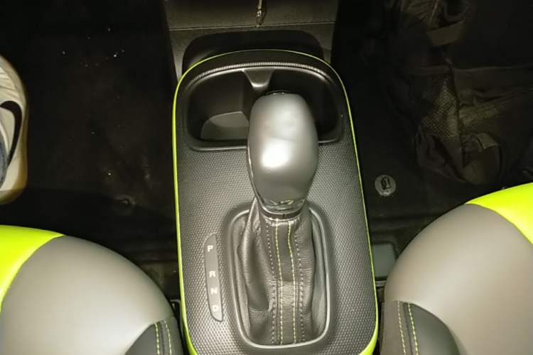 Used Roewe Clever 2021 302 km New Four-Seater Super-Efficient Version Gear Lever