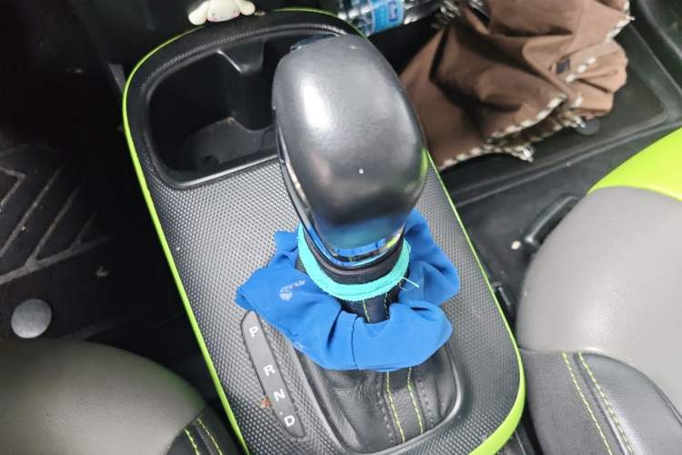 Used Roewe Clever 2021 302 km New Four-Seater Super-Efficient Version Gear Lever