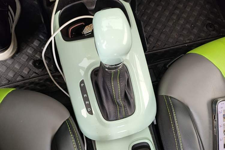 Used Roewe Clever 2021 302 km New Four-Seater Super-Efficient Version Gear Lever