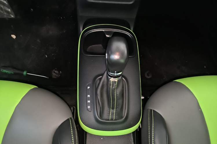 Used Roewe Clever 2021 302 km New Four-Seater Super-Efficient Version Gear Lever