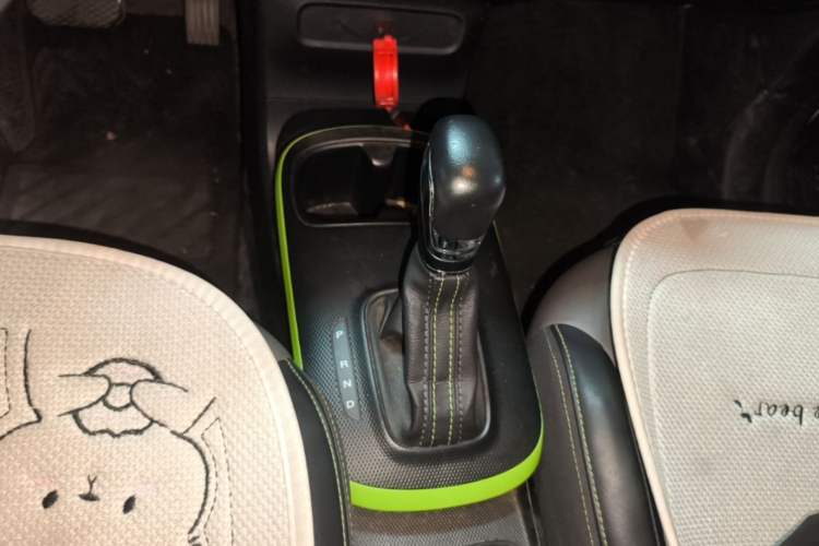 Used Roewe Clever 2021 302 km New Four-Seater Super-Efficient Version Gear Lever