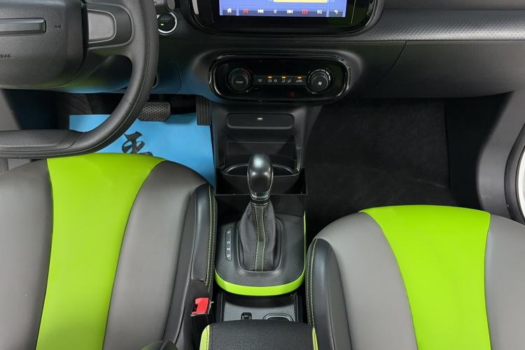 Used Roewe Clever 2021 302 km New Four-Seater Super-Efficient Version Gear Lever