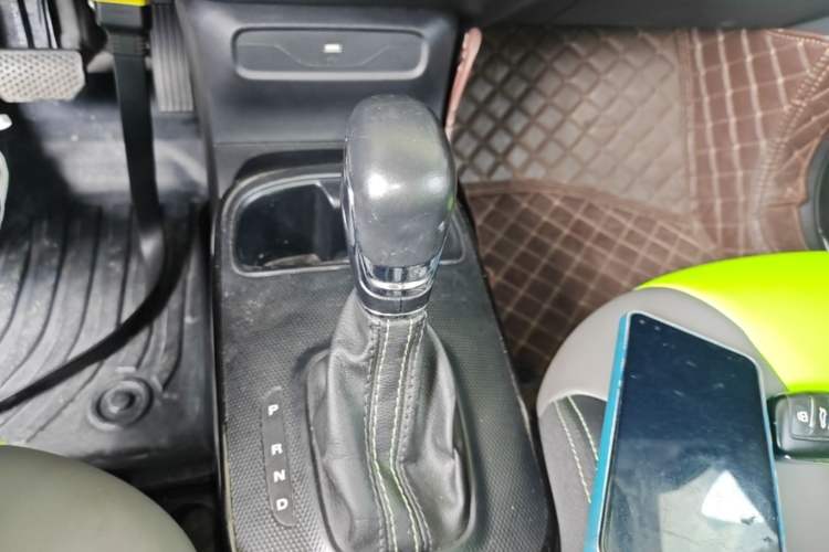 Used Roewe Clever 2021 302 km New Four-Seater Super-Efficient Version Gear Lever