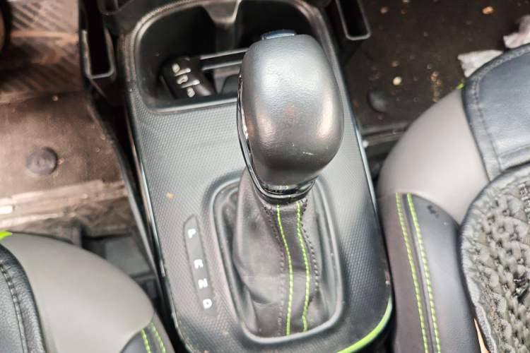 Used Roewe Clever 2021 302 km New Four-Seater Super-Efficient Version Gear Lever