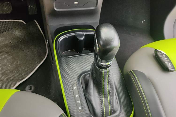 Used Roewe Clever 2021 302 km New Four-Seater Super-Efficient Version Gear Lever