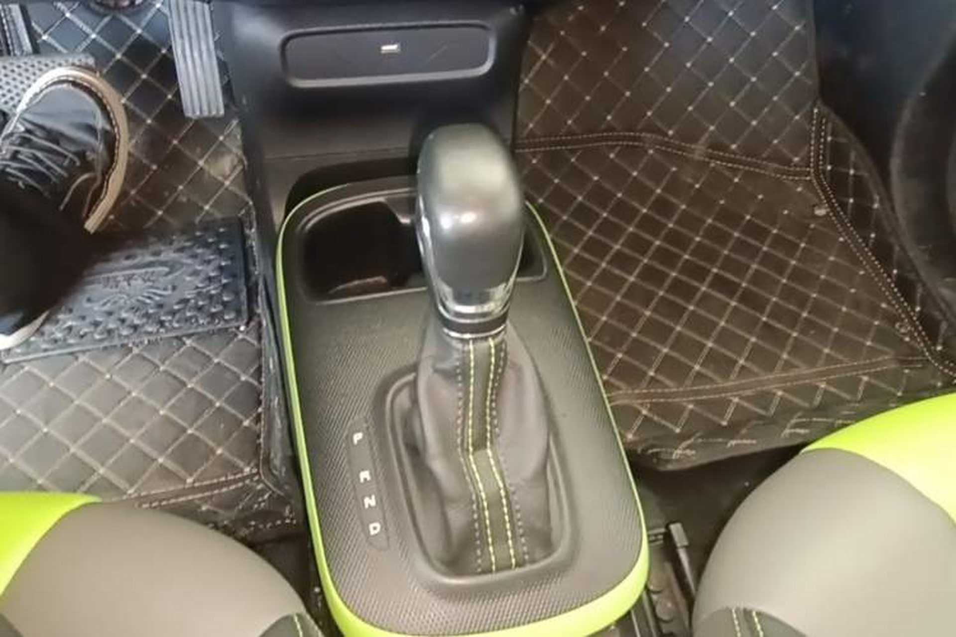 Used Roewe Clever 2021 302 km New Four-Seater Super-Efficient Version Gear Lever
