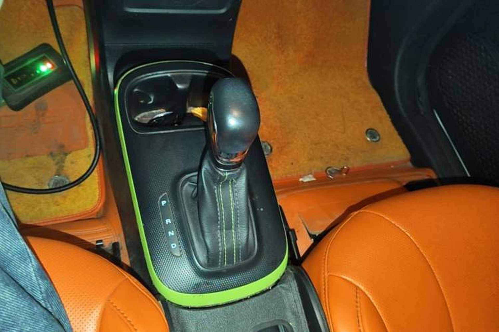 Used Roewe Clever 2021 302 km New Four-Seater Super-Efficient Version Gear Lever
