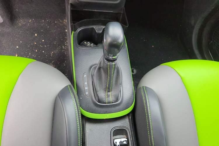 Used Roewe Clever 2021 302 km New Four-Seater Super-Efficient Version Gear Lever