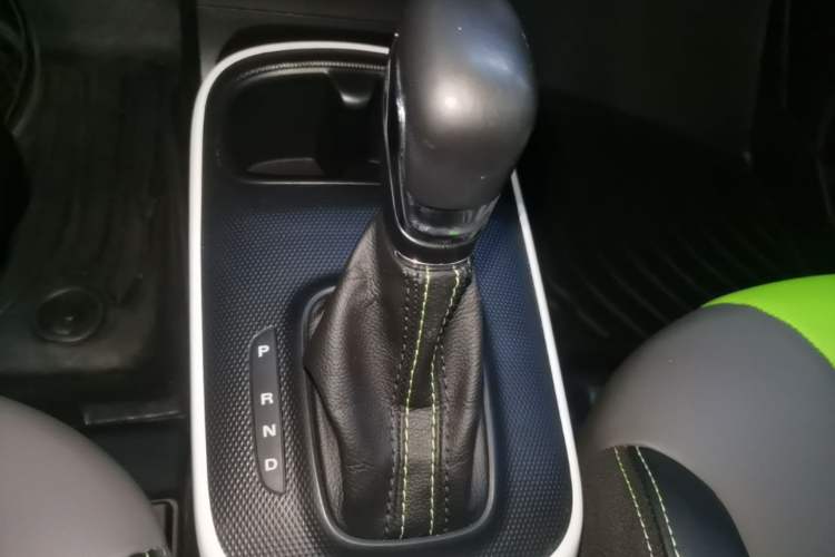 Used Roewe Clever 2021 302 km New Four-Seater Super-Efficient Version Gear Lever