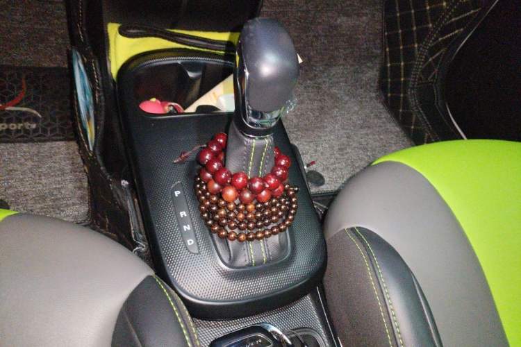 Used Roewe Clever 2021 302 km New Four-Seater Super-Efficient Version Gear Lever