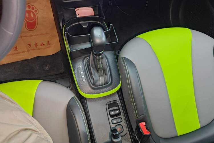 Used Roewe Clever 2021 302 km New Four-Seater Super-Efficient Version Gear Lever