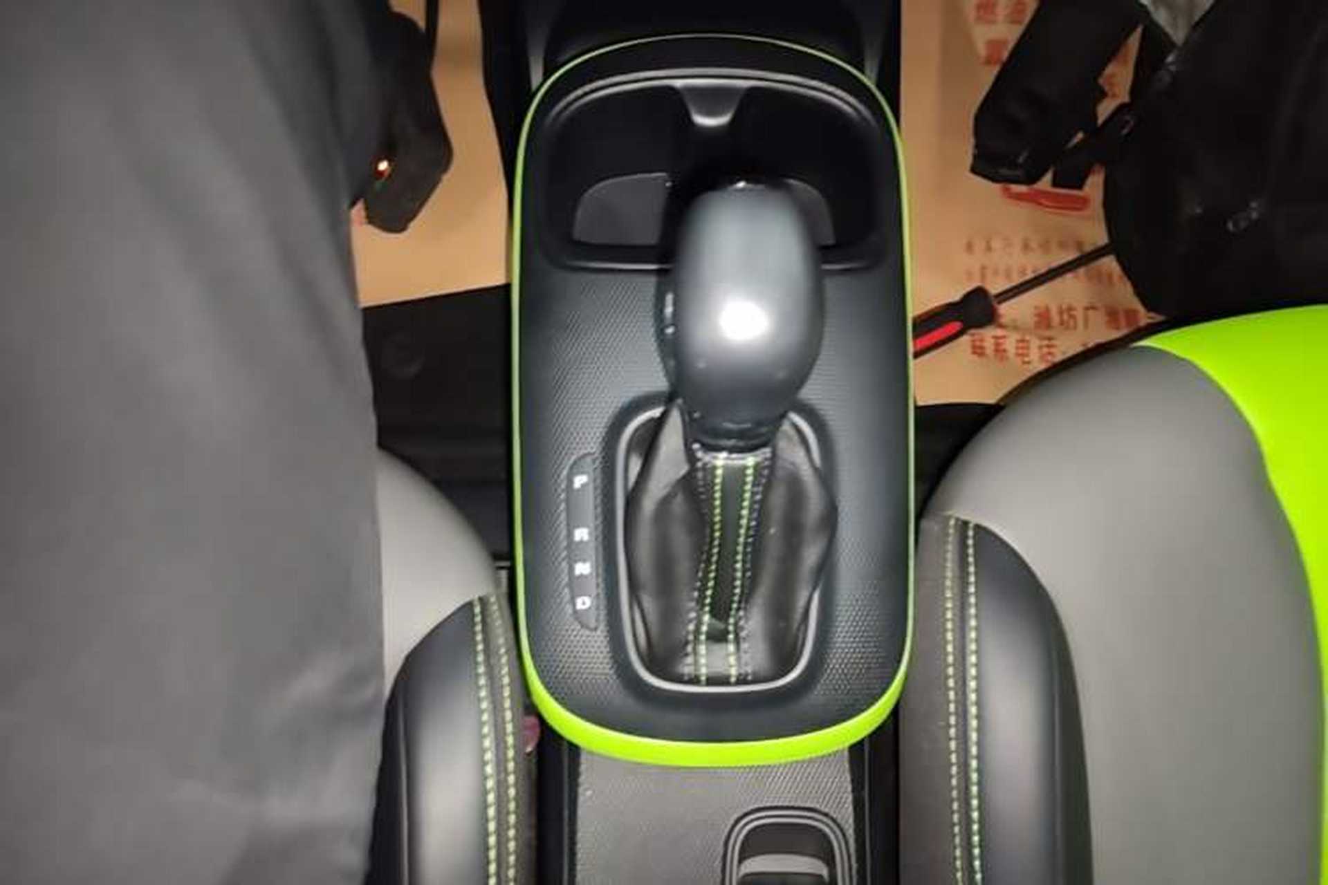 Used Roewe Clever 2021 302 km New Four-Seater Super-Efficient Version Gear Lever