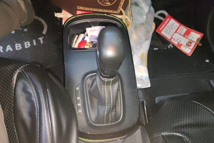 Used Roewe Clever 2021 302 km New Four-Seater Super-Efficient Version Gear Lever