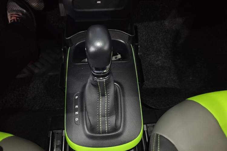 Used Roewe Clever 2021 302 km New Four-Seater Super-Efficient Version Gear Lever