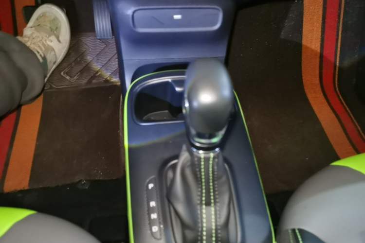 Used Roewe Clever 2021 302 km New Four-Seater Super-Efficient Version Gear Lever