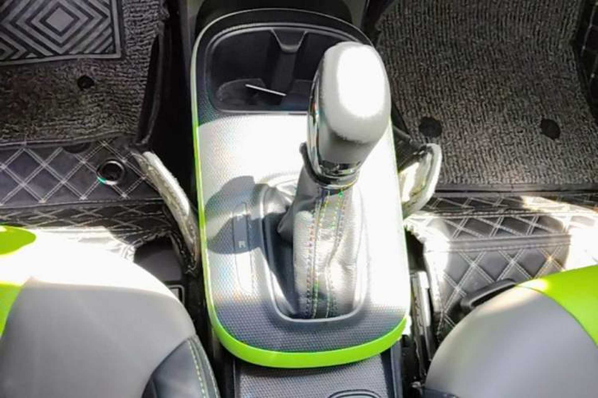 Used Roewe Clever 2021 302 km New Four-Seater Super-Efficient Version Gear Lever