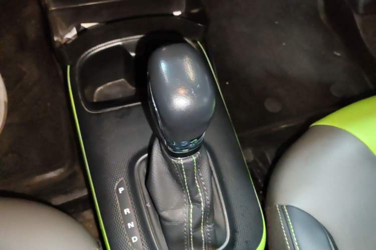 Used Roewe Clever 2021 302 km New Four-Seater Super-Efficient Version Gear Lever