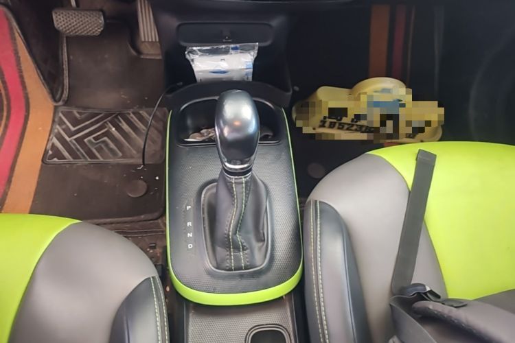 Used Roewe Clever 2021 302 km New Four-Seater Super-Efficient Version Gear Lever