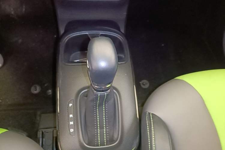 Used Roewe Clever 2021 302 km New Four-Seater Super-Efficient Version Gear Lever