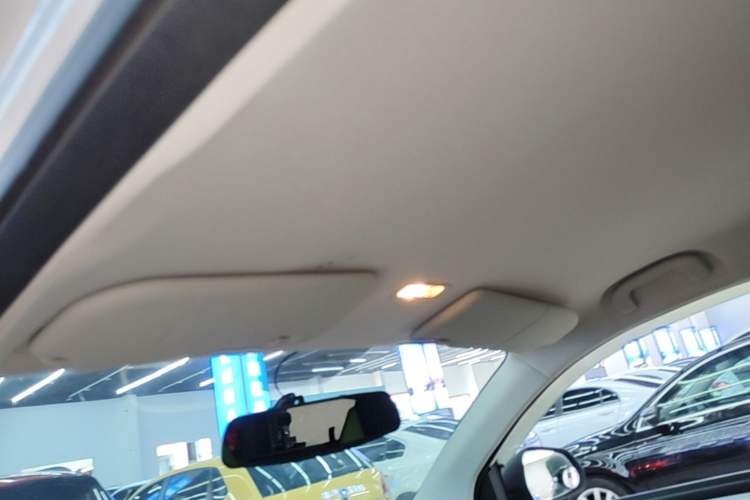 Used Roewe Clever 2021 302 km New Four-Seater Super-Efficient Version Headliner