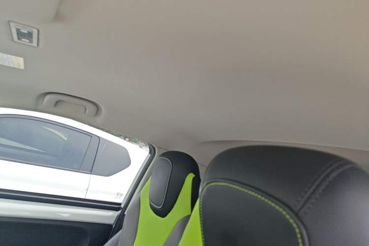 Used Roewe Clever 2021 302 km New Four-Seater Super-Efficient Version Headliner
