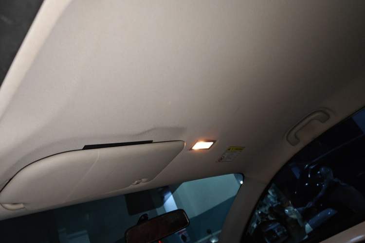 Used Roewe Clever 2021 302 km New Four-Seater Super-Efficient Version Headliner