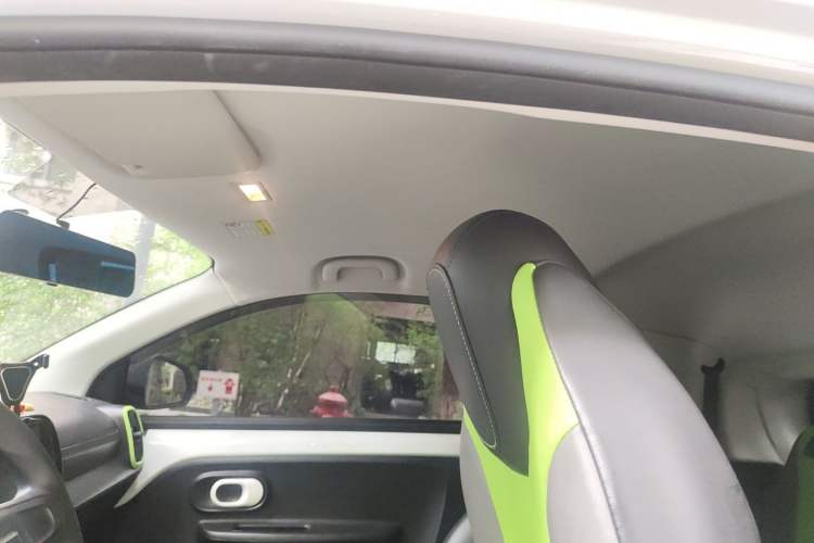 Used Roewe Clever 2021 302 km New Four-Seater Super-Efficient Version Headliner