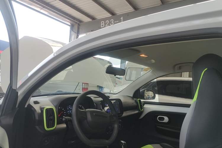 Used Roewe Clever 2021 302 km New Four-Seater Super-Efficient Version Headliner